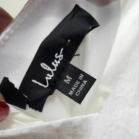 Lulu's Delicate Sweetness White Floral Burnout Midi Dress With Pockets M NWOT - Picture 12 of 12